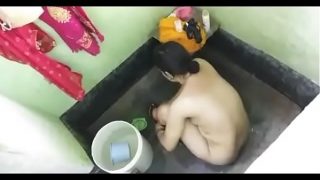 sexy desi bhabi bathing caught on hidden camera Video