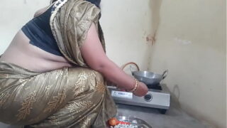 Talak shuda aunty ki chudai ki Desi Hindi sex Video