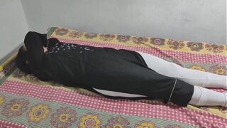 Village aunty sex kar rahi hai naukar ke sath Video