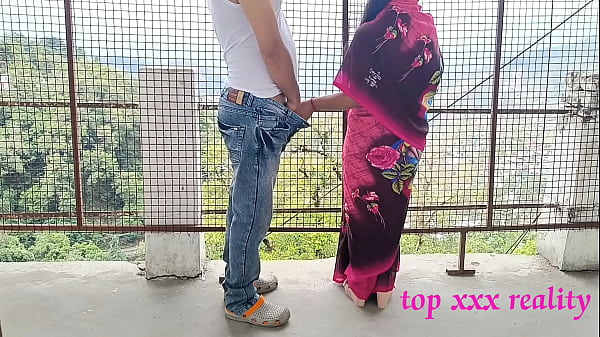 XXX Bengali hot bhabhi amazing outdoor sex in pink saree with smart thief! XXX Hindi web series sex Last Episode 2022 Video